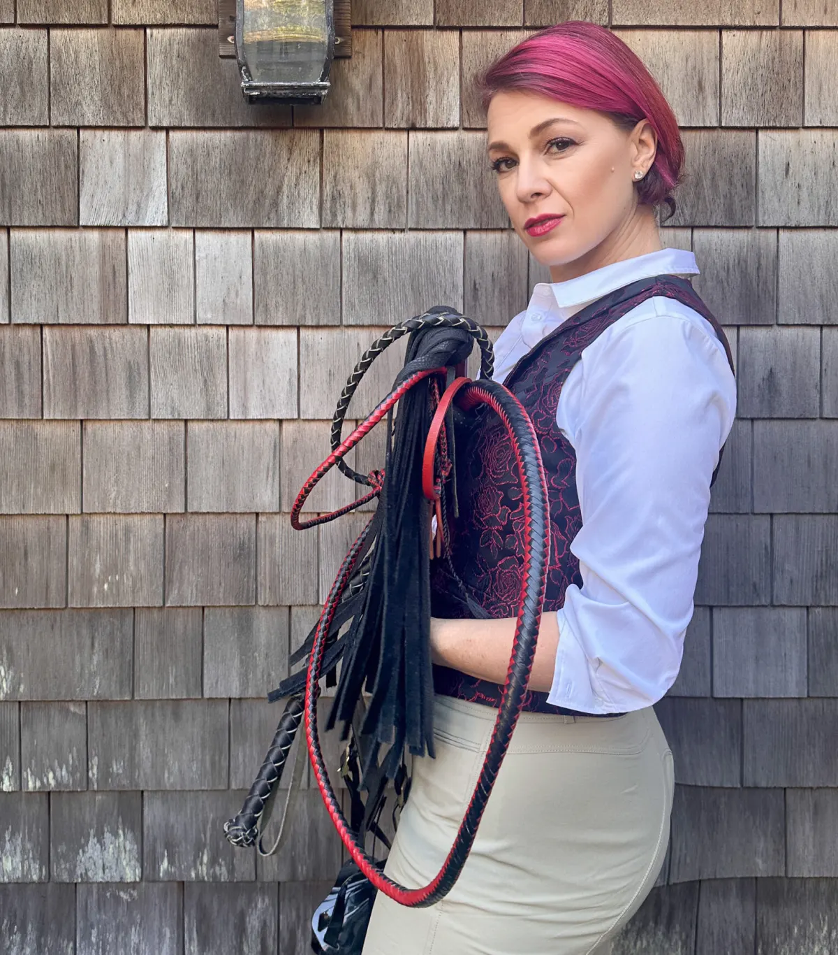 Viktoria in session, demonstrating her practice.